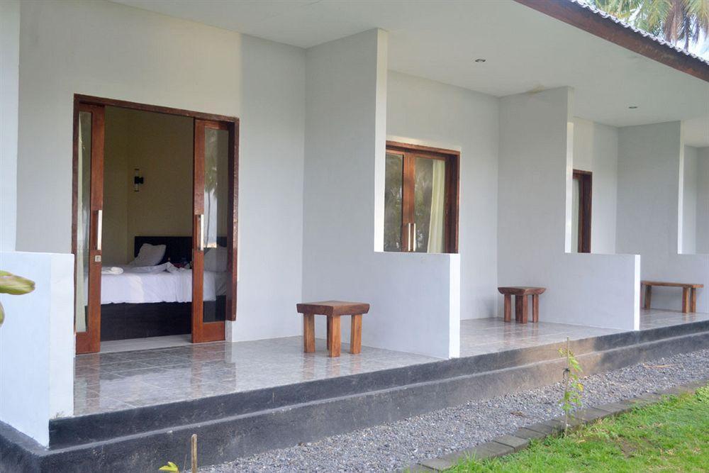 Gondang Beach Hotel Gili Trawangan Exterior photo