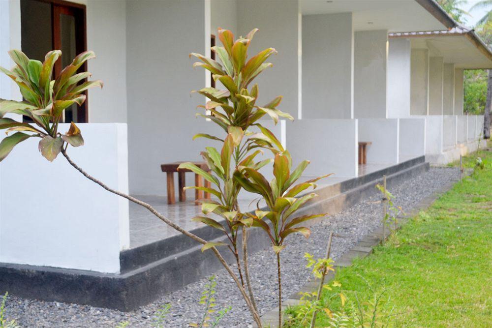 Gondang Beach Hotel Gili Trawangan Exterior photo