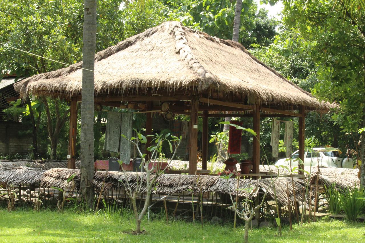 Gondang Beach Hotel Gili Trawangan Exterior photo